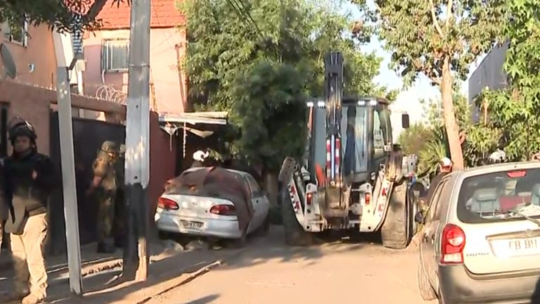 Demuelen animita en La Florida: Delincuentes rendían culto y dejaban llaves de autos robados