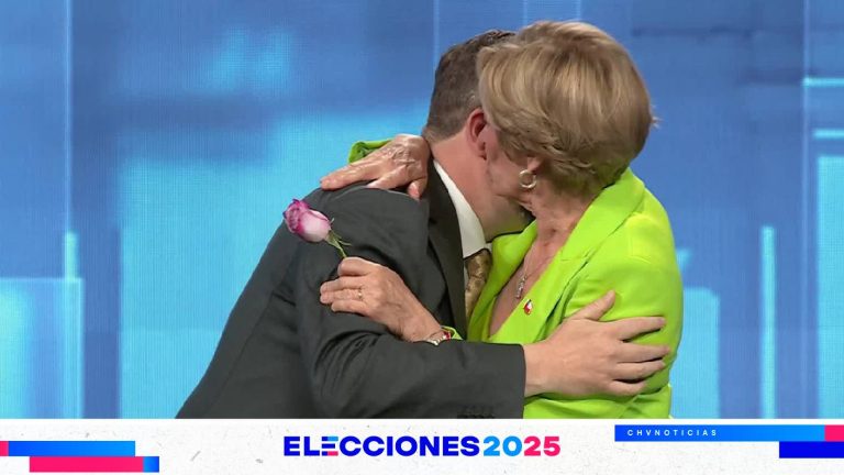 Rosa, beso y gracias en alemán: Matthei fue sorprendida por Kaiser en el Debate