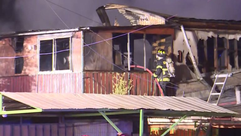 Varias familias quedaron damnificadas: Incendio consumió por completo cinco casas en Cerrillos