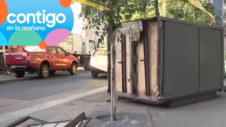 Bus RED chocó y arrancó kiosko en pleno centro de Providencia: Chofer habría tenido “ataque de tos”