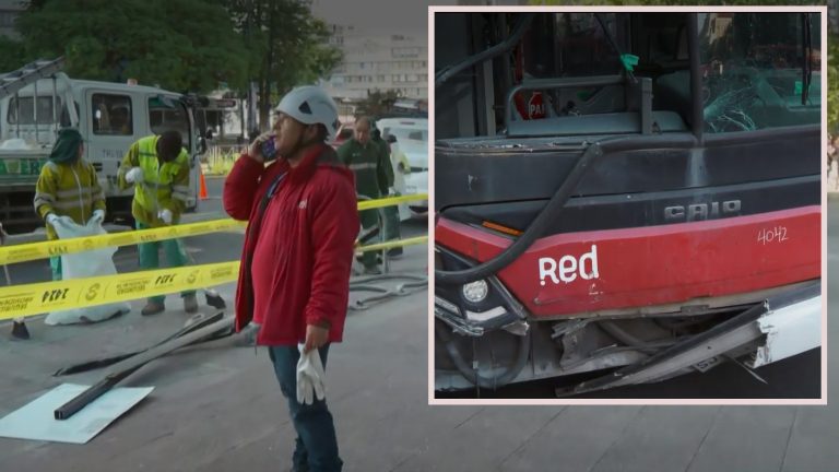 Chofer sufrió ataque de tos: Bus del Sistema Red derriba semáforo, bicicletero y kiosko en Providencia
