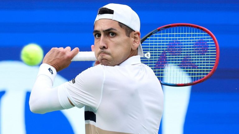 Alejandro Tabilo no pudo ante un sólido Novak Djokovic y quedó eliminado del ATP de Atenas
