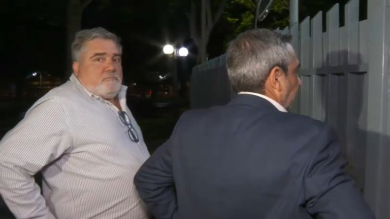 VIDEO | El momento en que Gonzalo Migueles, esposo de Ángela Vivanco, se entregó tras allanamientos