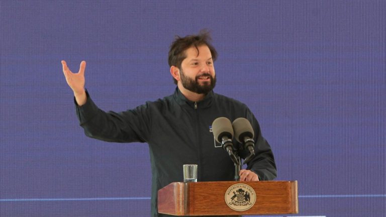 Presidente Boric sorprendió con foto en medio del Debate Presidencial 2025