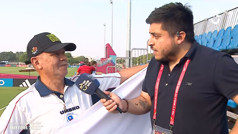 Hasta con ceacheí: Padre de DT de Nueva Caledonia llegó a alentar a Chile en el Mundial Sub 17