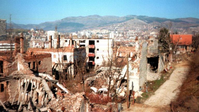 Investigan “cacerías humanas” en Bosnia: Lo que se sabe de la denuncia en Italia que impacta al mundo