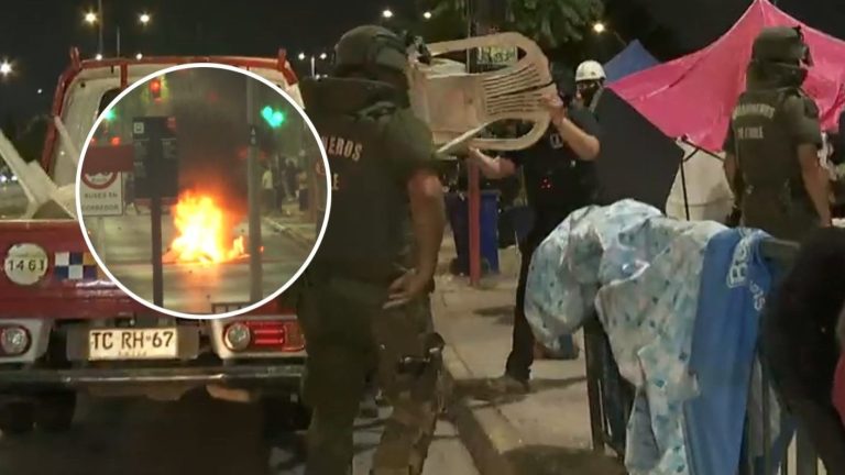 Los atacaron con piedras: Desalojo de feria navideña dejó a 2 carabineros heridos en Peñalolén