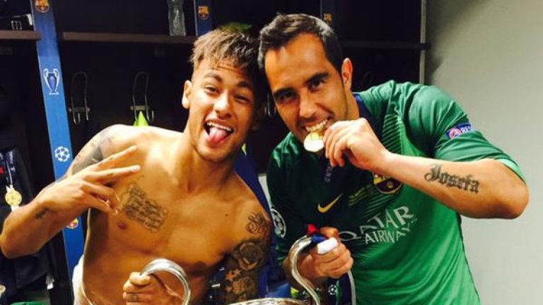 “Bonitos recuerdos”: Claudio Bravo zanja polémica y muestra medalla de campeón de la Champions