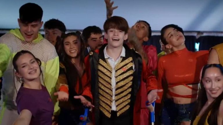 ¡Con música y baile! Revisa la icónica presentación de Alan García, el embajador de la Teletón