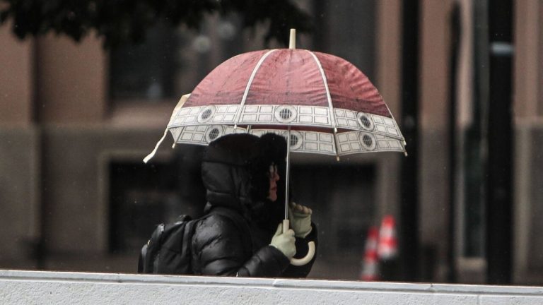 Atención: Este es el día de la semana en el que podría llover en Santiago