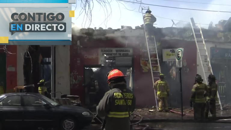 Incendio en casona de Santiago destruyó 9 locales comerciales: Cerca de 30 personas fueron evacuadas