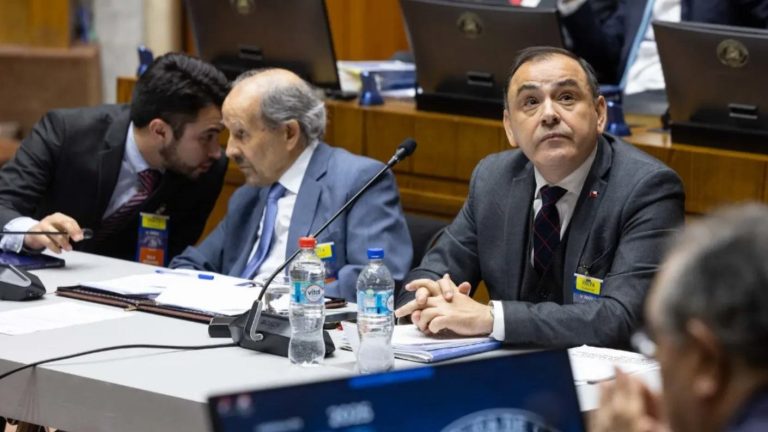 Senado aprueba AC contra ministro Antonio Ulloa y lo destituye por vínculos con Hermosilla