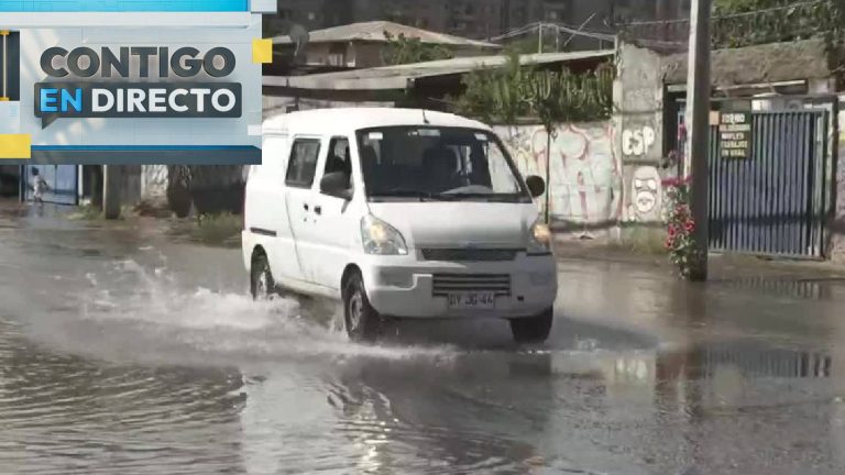Rotura de matriz provocó inundación en calle de Conchalí: Vecinos molestos por los inconvenientes