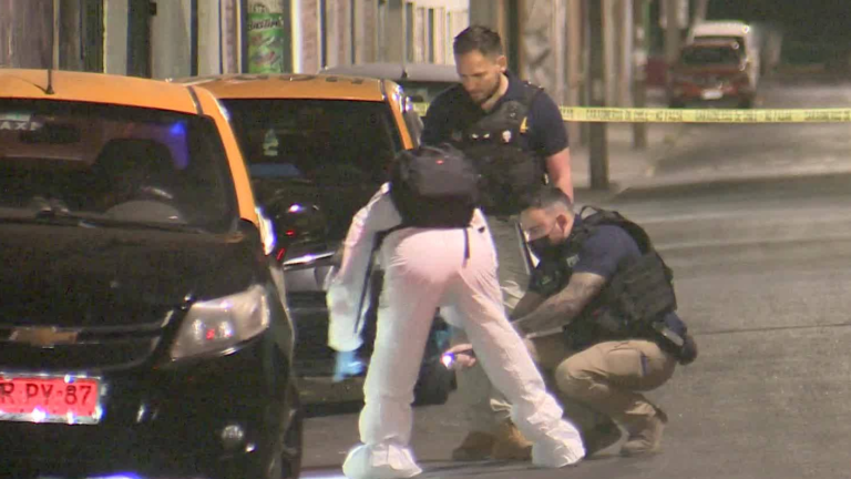 Ataque a balazos contra ciudadanos peruanos dejó a hombre muerto y mujer en riesgo vital