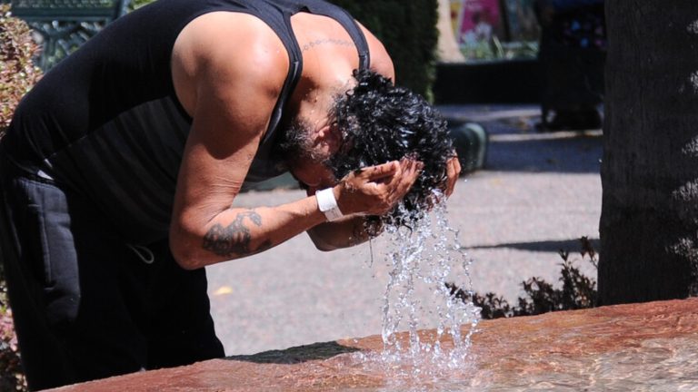 Vuelve el calor extremo a Santiago: Este será el día más caluroso de la semana y máxima superará los 34 grados