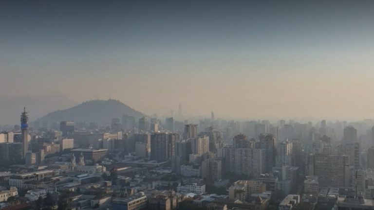 AHORA | Gran cantidad de humo se registra sobre Santiago por incendio forestal