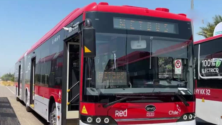 Buses oruga regresan al sistema RED: Ahora son eléctricos y debutan este fin de semana