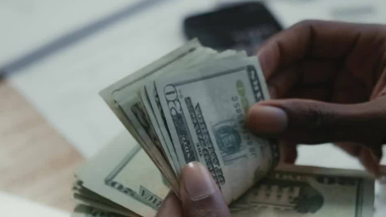 Dólar al alza: ¿Es buen momento para vender o para comprar?