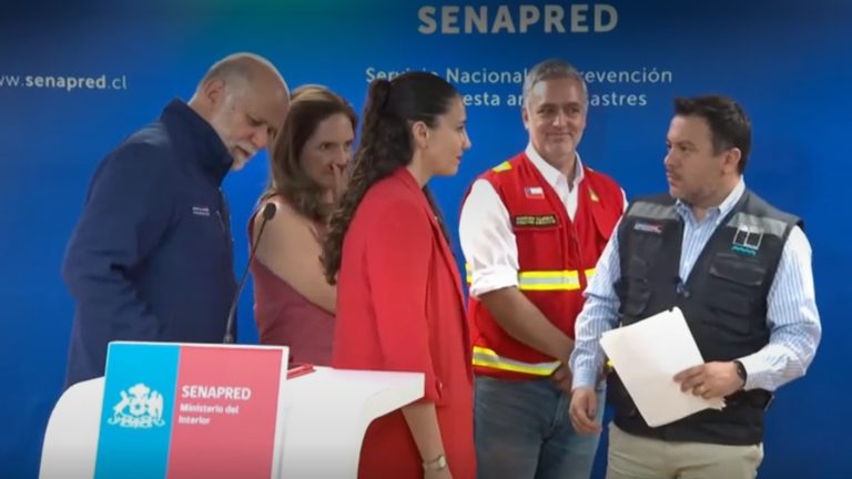 Así fue el momento en que ministro Elizalde y comité evacuaron Senapred tras activación de alarma