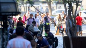 Economía chilena sigue creciendo: Imacec subió 2,2% en octubre impulsado por servicios y comercio