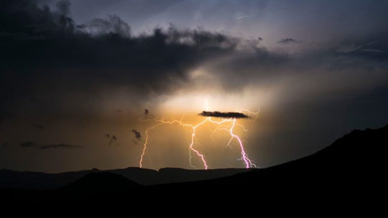 Emiten alerta por tormentas eléctricas en gran parte de la zona centro-sur: Revisa las regiones afectadas