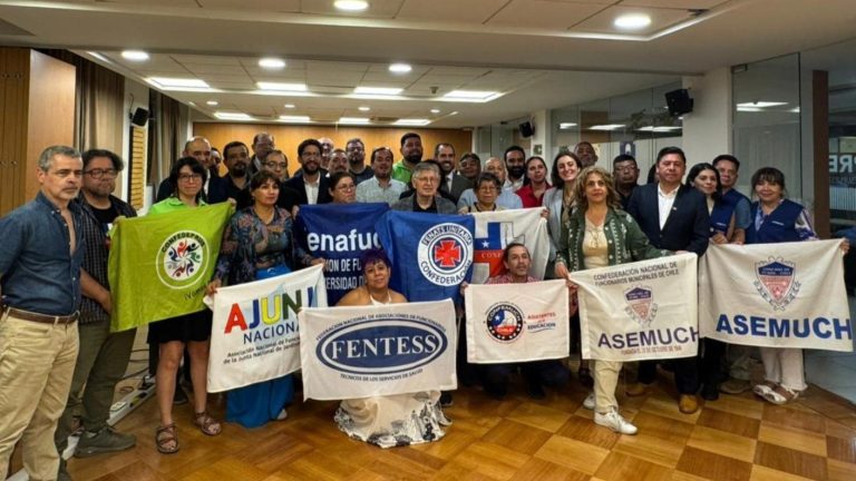 Gobierno y gremios de la Mesa del Sector Público alcanzan acuerdo por reajuste: Será del 3,4%