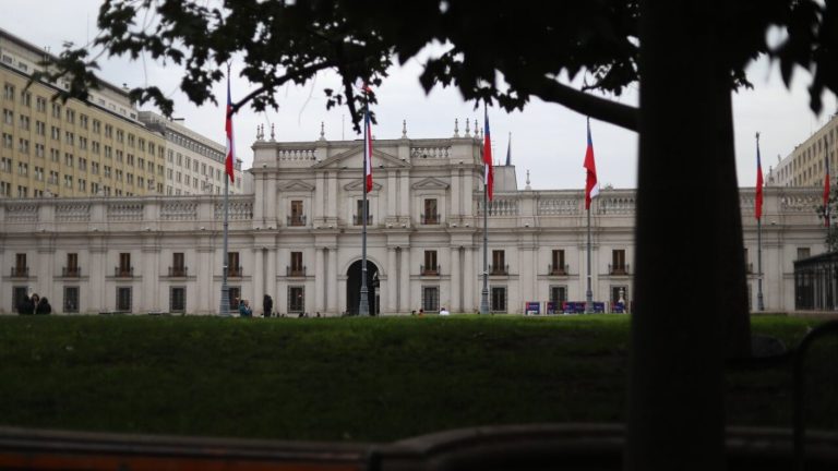 Destapan informe con detalle de sueldos en el Estado: Esto ganan el Pdte., ministros y asesores