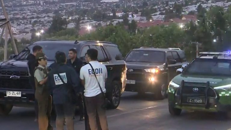 Investigan “ejecución” en vía pública en Peñalolén: Lo que se sabe de la víctima amarrada y baleada