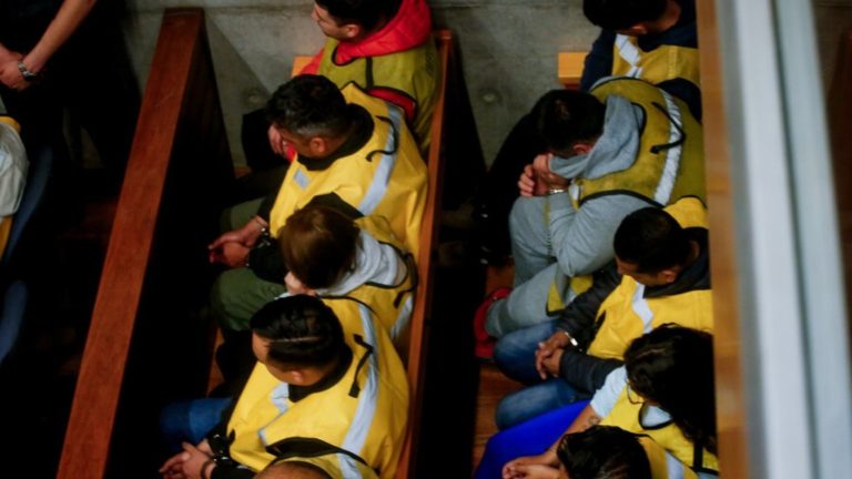 Formalizan a 47 gendarmes de red de corrupción: Nueve agrupaciones criminales pagaban a funcionarios