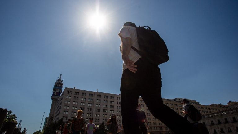 Senapred emite ALERTA ROJA en la región Metropolitana por calor extremo