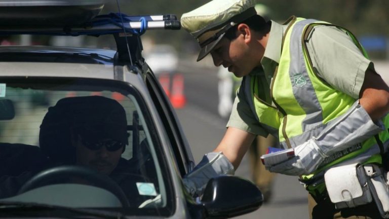 Libertarios ingresarán proyecto que busca el cese de la renovación de la licencia hasta los 65 años