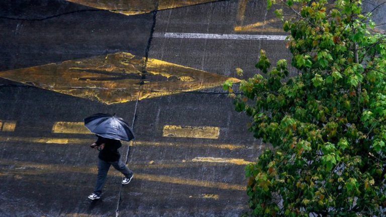 ¿Lluvia y tormenta eléctrica en Santiago? Esto dice el pronóstico del tiempo
