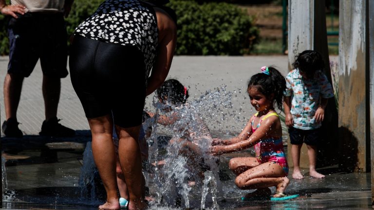 Hasta 35°: Dirección Meteorológica de Chile emitió alerta por “altas temperaturas extremas” en Valparaíso y RM