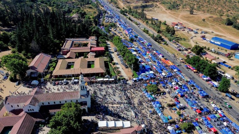 Mujer murió en medio de peregrinación hacia el Santuario de Lo Vásquez