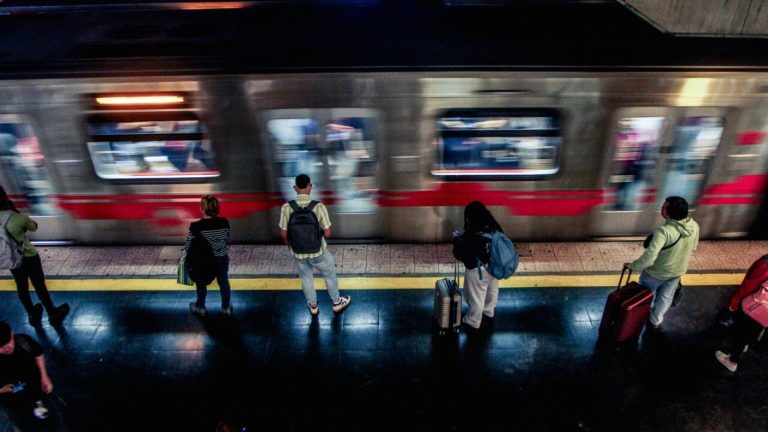 Metro de Santiago anuncia normalización del servicio en Línea 2 tras cierre de estaciones