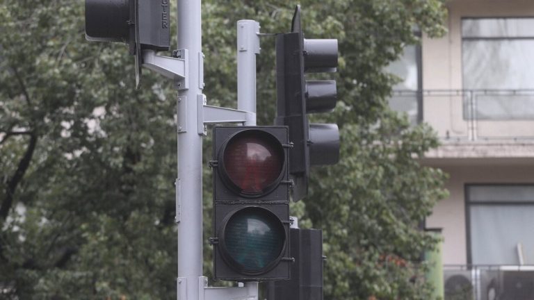 Más de 5 mil clientes continúan sin luz: Reportan masivo corte de energía en la Región Metropolitana