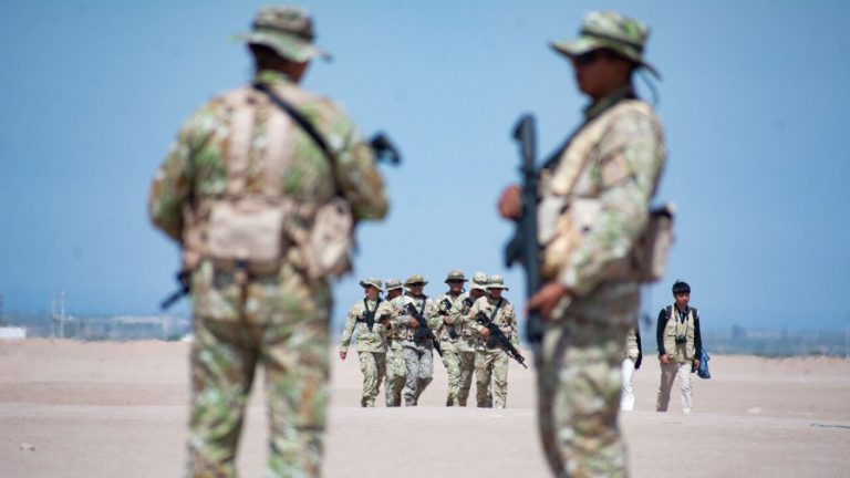 Tensión en la frontera: Reportan incidentes entre migrantes y policía peruana