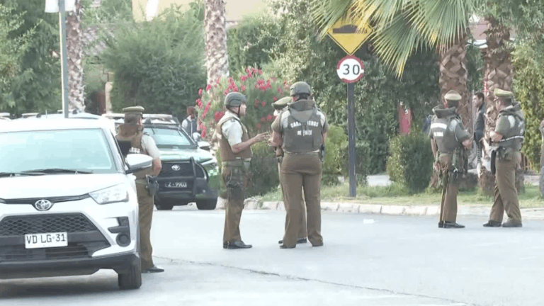 Coronel de Carabineros mató a delincuente que irrumpió su casa: Otros dos quedaron heridos