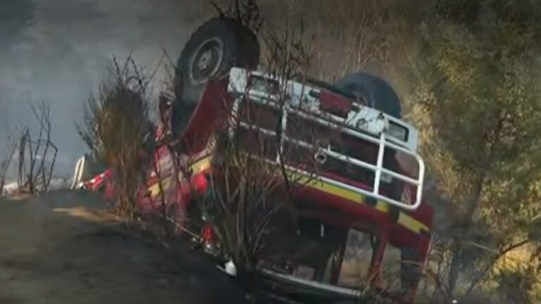 Siete bomberos terminaron lesionados tras volcamiento de carro bomba en zona de incendios forestales