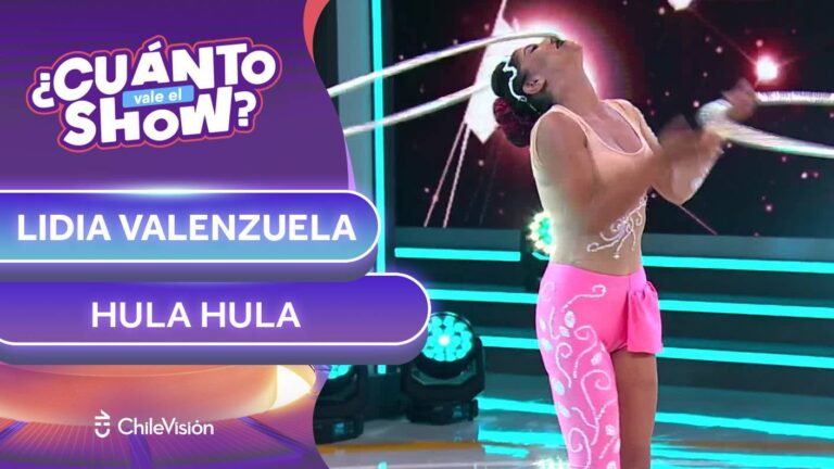 ¡Una experta en el hula hula! Artista circense deslumbró con su talento