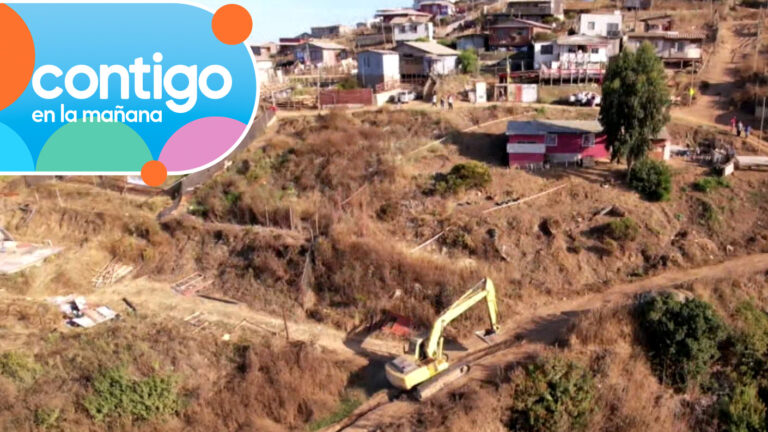 Reanudan demolición de megatoma de San Antonio: Vecina acusa error en desalojo de algunas casas