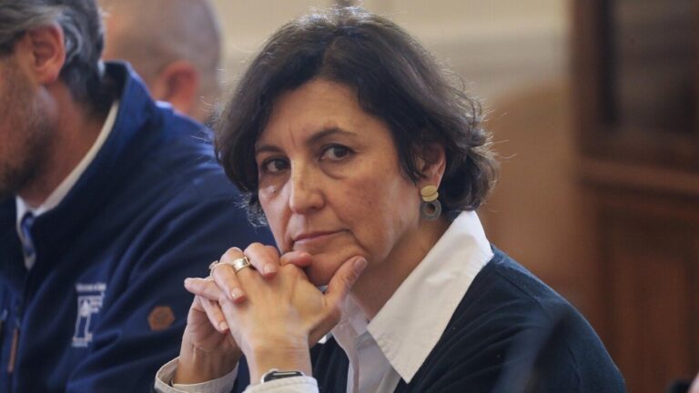 “Se apegaron estrictamente...”: Hospital del Salvador responde a polémica cirugía a madre de ministra Aguilera