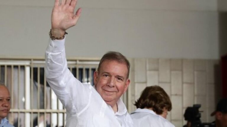 Quién es Edmundo González, el llamado a asumir el gobierno de Venezuela tras caída de Maduro