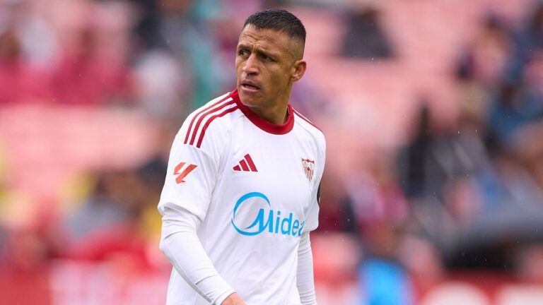 Generosidad que costó caro: La polémica en la que entró Alexis Sánchez tras fea derrota del Sevilla