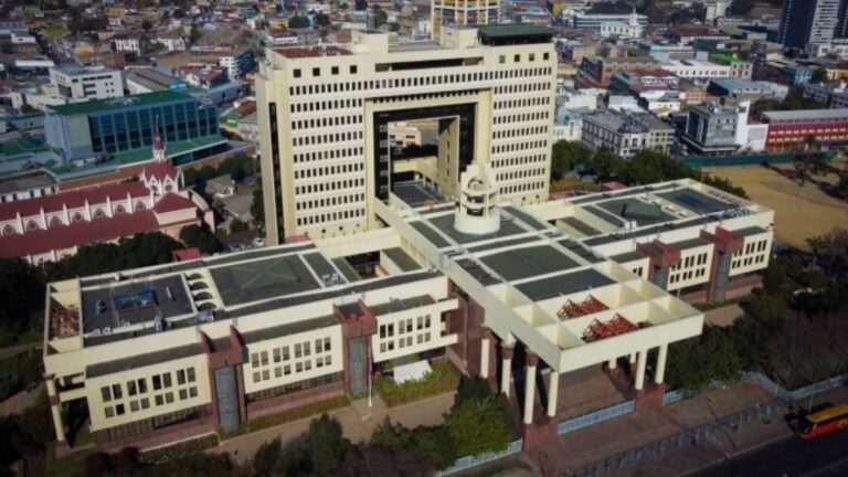 Sin acuerdo en el Congreso: Crece debate por sustitución de condenas a reos mayores o enfermos graves