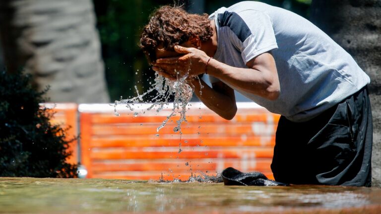 Hasta 35°: Anuncian temperaturas extremas para este fin de semana en Santiago