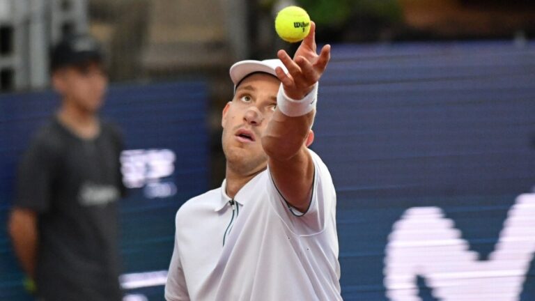 Preocupante momento de Nicolás Jarry: El magro registro que alcanzó tras caer en el Australian Open