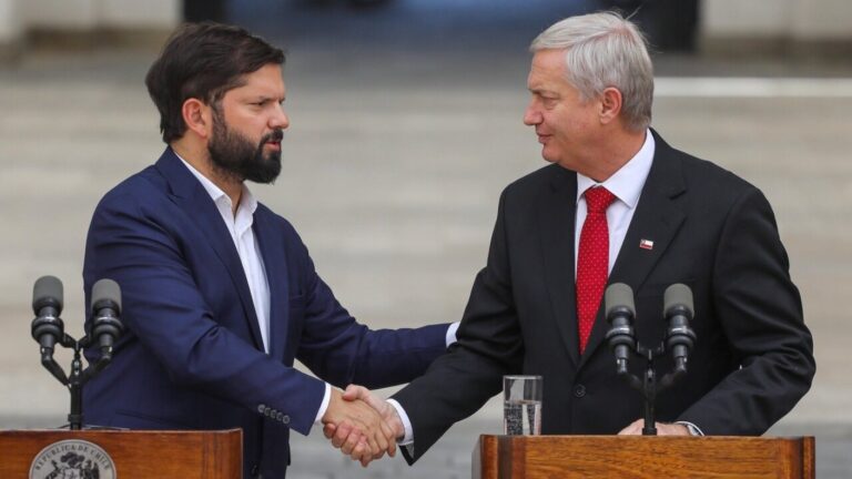 Pdte. Boric y Kast se unen por incendios forestales: Comprometen reconstrucción “lo más expedita posible”