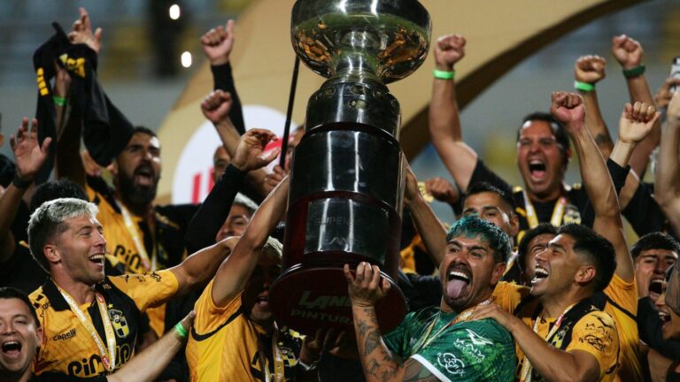 Con polémica: Coquimbo Unido derrotó a la UC en penales y se quedó con la Supercopa Chile