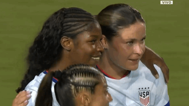 Estados Unidos estiró la diferencia ante Chile con un zurdazo de Jameese Joseph